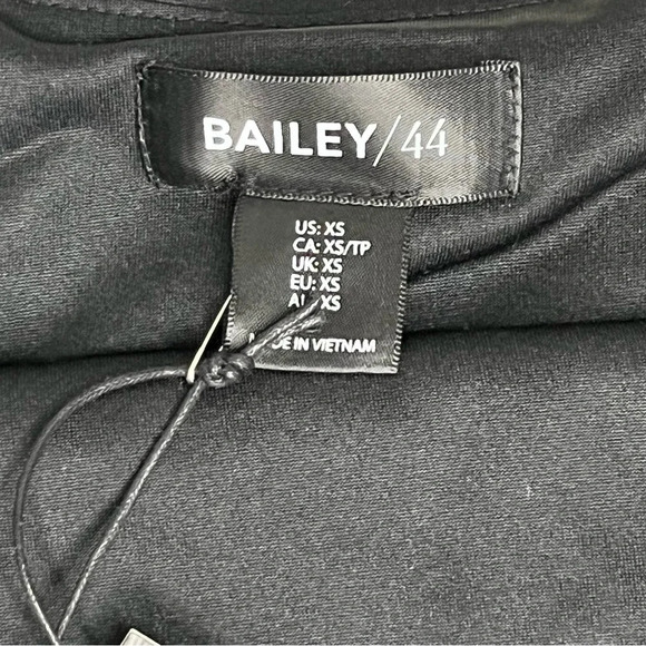 Bailey 44 NWT Black Square Neck Crop Top Tank Size X-Small - Picture 13 of 15